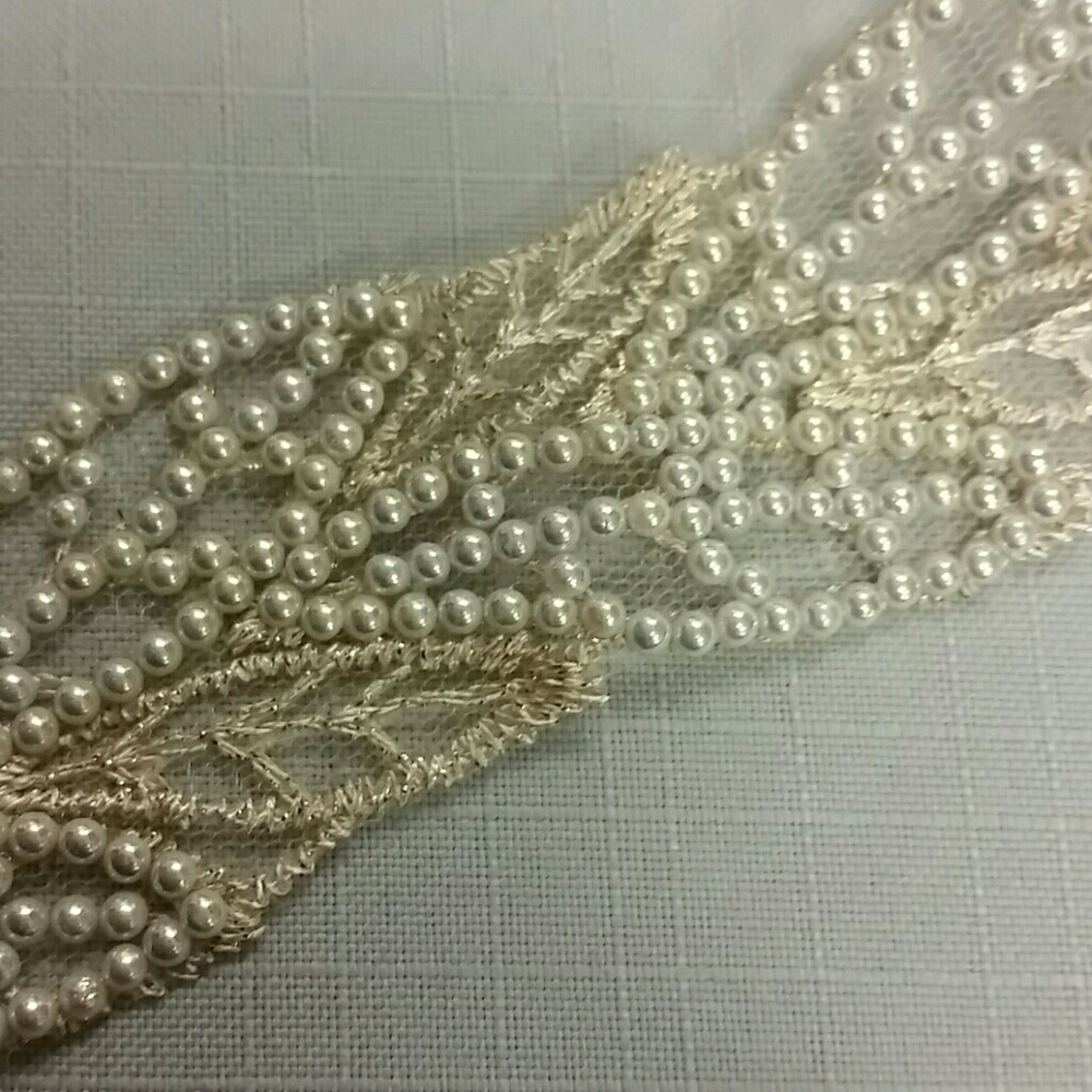Lace Leaves Crochet Headband with Mini Pearls - Picture 4 of 4